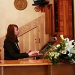 Aparthotel Dedek Park - Historyczny Dworek W Pieknym Parku Skaryszewskim Obok Stadionu Narodowego 3*