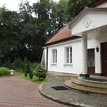Dedek Park - Historyczny Dworek W Pieknym Parku Skaryszewskim Obok Stadionu Narodowego Warszawa