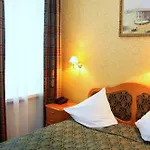 Hotel apartamentowy Dedek Park - Historyczny Dworek W Pieknym Parku Skaryszewskim Obok Stadionu Narodowego Warszawa