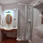 Dedek Park - Historyczny Dworek W Pieknym Parku Skaryszewskim Obok Stadionu Narodowego Hotel apartamentowy 3*