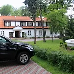 Hotel apartamentowy Dedek Park - Historyczny Dworek W Pieknym Parku Skaryszewskim Obok Stadionu Narodowego