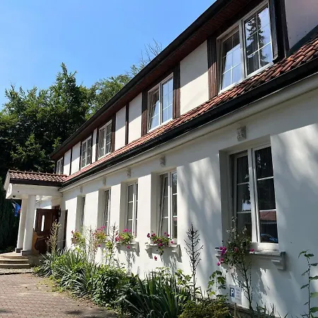 Hotel apartamentowy Dedek Park - Historyczny Dworek W Pieknym Parku Skaryszewskim Obok Stadionu Narodowego Warszawa