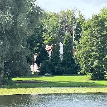 アパートホテル Dedek Park - Historyczny Dworek W Pieknym Parku Skaryszewskim Obok Stadionu Narodowego 3*