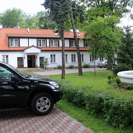 Hotel apartamentowy Dedek Park - Historyczny Dworek W Pieknym Parku Skaryszewskim Obok Stadionu Narodowego