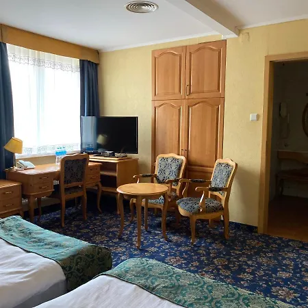 Dedek Park - Historyczny Dworek W Pieknym Parku Skaryszewskim Obok Stadionu Narodowego 3* Varsovie