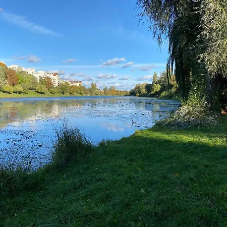 Апарт-отель Dedek Park - Historyczny Dworek W Pieknym Parku Skaryszewskim Obok Stadionu Narodowego Варшава