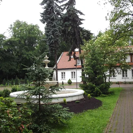 Dedek Park - Dworek W Pięknym Parku Skaryszewskim Obok Stadionu Narodowego
