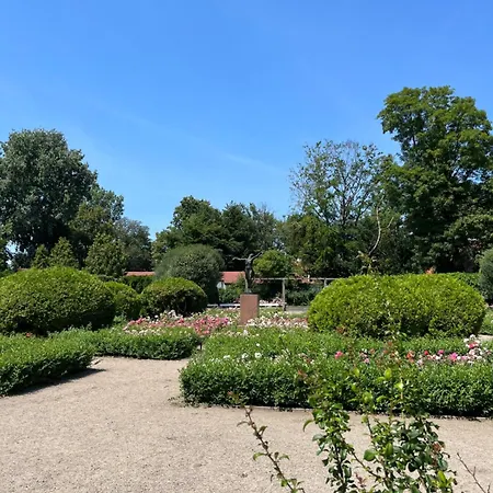Dedek Park - Dworek W Pięknym Parku Skaryszewskim Obok Stadionu Narodowego Hotel apartamentowy Warszawa