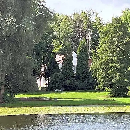 شقة فندقية Dedek Park - Historyczny Dworek W Pieknym Parku Skaryszewskim Obok Stadionu Narodowego