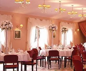 Hotel apartamentowy Dedek Park - Dworek W Pięknym Parku Skaryszewskim Obok Stadionu Narodowego