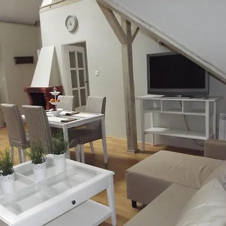 Dedek Park - Historyczny Dworek W Pieknym Parku Skaryszewskim Obok Stadionu Narodowego Appart hôtel 3*