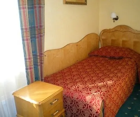 Dedek Park - Dworek W Pięknym Parku Skaryszewskim Obok Stadionu Narodowego Hotel apartamentowy 3*