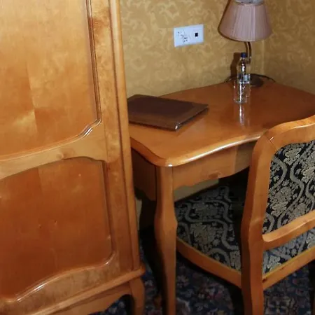 Dedek Park - Historyczny Dworek W Pieknym Parku Skaryszewskim Obok Stadionu Narodowego 3*