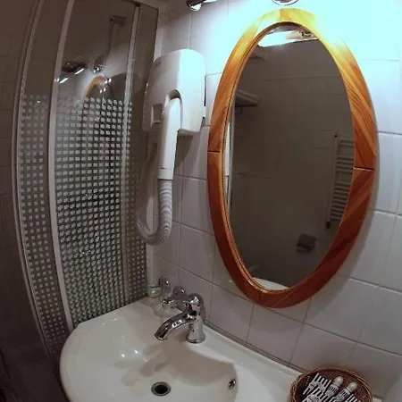 Dedek Park - Historyczny Dworek W Pieknym Parku Skaryszewskim Obok Stadionu Narodowego Varsovie