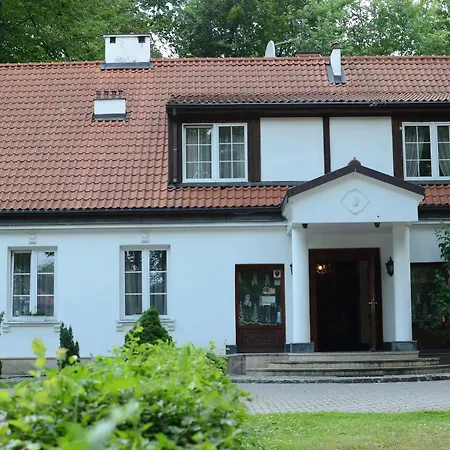 Dedek Park - Dworek W Pięknym Parku Skaryszewskim Obok Stadionu Narodowego Hotel apartamentowy Warszawa