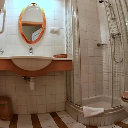 Dedek Park - Dworek W Pięknym Parku Skaryszewskim Obok Stadionu Narodowego Hotel apartamentowy Warszawa