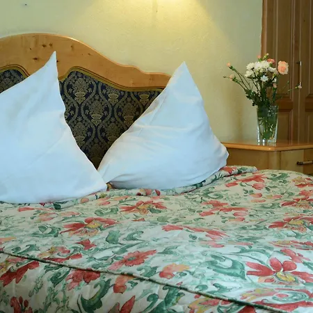 Dedek Park - Dworek W Pięknym Parku Skaryszewskim Obok Stadionu Narodowego Hotel apartamentowy 3*