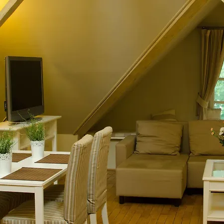 Dedek Park - Historyczny Dworek W Pieknym Parku Skaryszewskim Obok Stadionu Narodowego Варшава