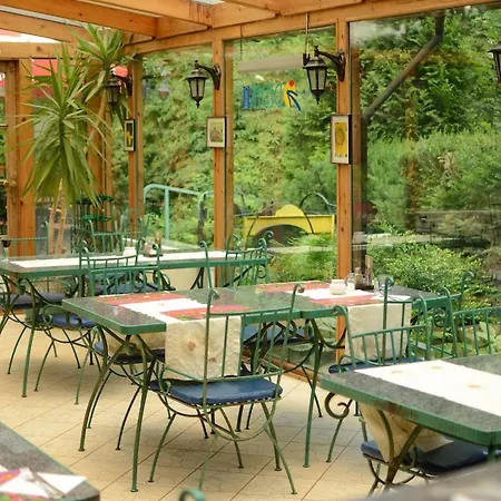 Dedek Park - Dworek W Pięknym Parku Skaryszewskim Obok Stadionu Narodowego Hotel apartamentowy 3*