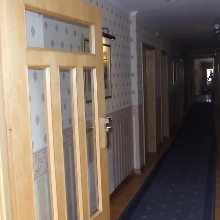 Hotel apartamentowy Dedek Park - Dworek W Pięknym Parku Skaryszewskim Obok Stadionu Narodowego Warszawa