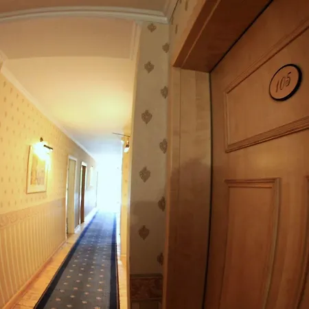 Dedek Park - Historyczny Dworek W Pieknym Parku Skaryszewskim Obok Stadionu Narodowego Варшава