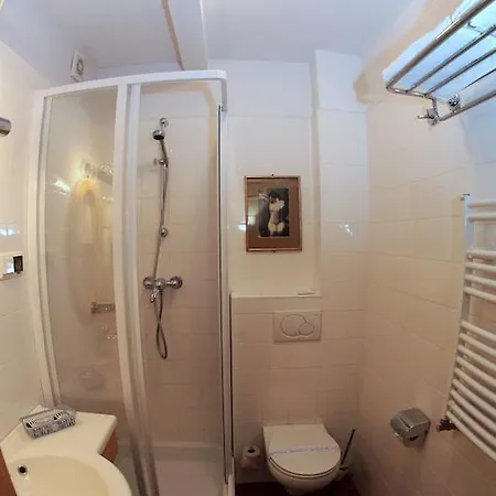 Dedek Park - Dworek W Pięknym Parku Skaryszewskim Obok Stadionu Narodowego Hotel apartamentowy