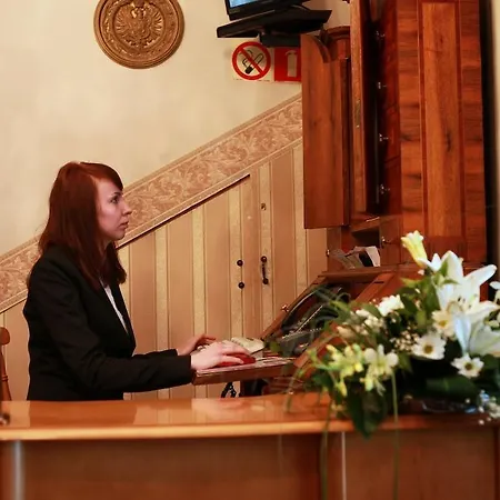 Апарт-отель Dedek Park - Historyczny Dworek W Pieknym Parku Skaryszewskim Obok Stadionu Narodowego 3*