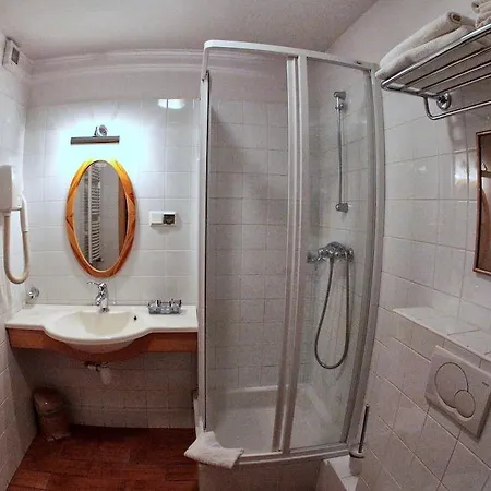 Dedek Park - Dworek W Pięknym Parku Skaryszewskim Obok Stadionu Narodowego Hotel apartamentowy 3*