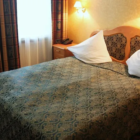 Dedek Park - Dworek W Pięknym Parku Skaryszewskim Obok Stadionu Narodowego Hotel apartamentowy 3*