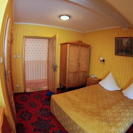 Dedek Park - Historyczny Dworek W Pieknym Parku Skaryszewskim Obok Stadionu Narodowego Варшава