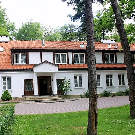 Dedek Park - Dworek W Pięknym Parku Skaryszewskim Obok Stadionu Narodowego Hotel apartamentowy 3*