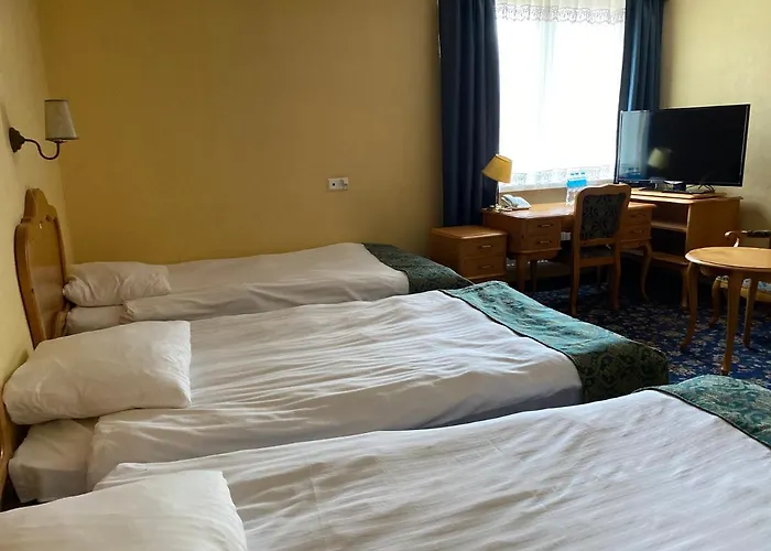 شقة فندقية Dedek Park - Historyczny Dworek W Pieknym Parku Skaryszewskim Obok Stadionu Narodowego وارسو