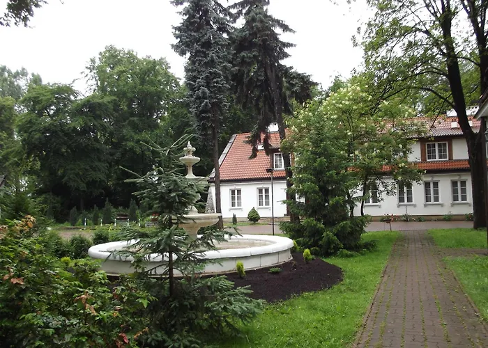 Dedek Park - Historyczny Dworek W Pieknym Parku Skaryszewskim Obok Stadionu Narodowego