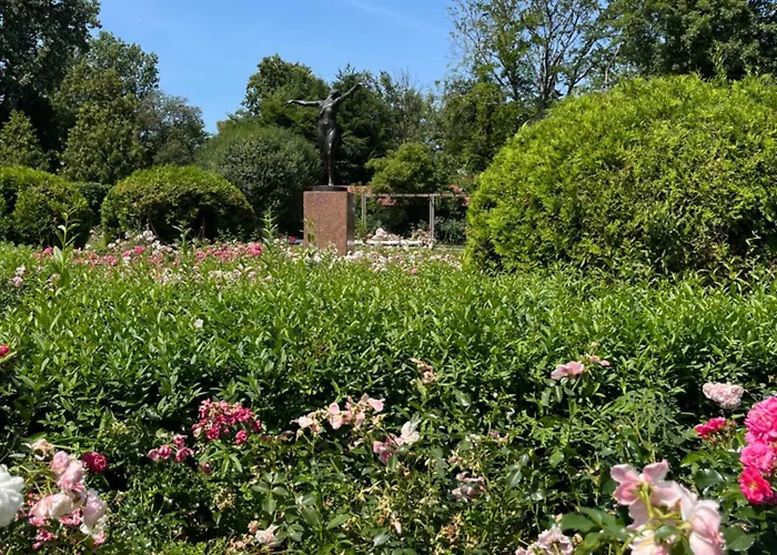 شقة فندقية Dedek Park - Historyczny Dworek W Pieknym Parku Skaryszewskim Obok Stadionu Narodowego