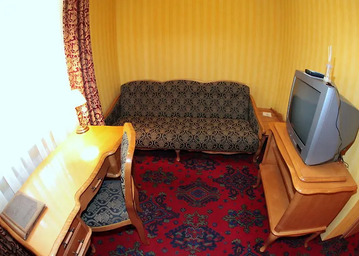 شقة فندقية Dedek Park - Historyczny Dworek W Pieknym Parku Skaryszewskim Obok Stadionu Narodowego