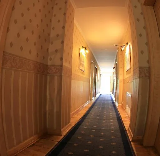 Dedek Park - Historyczny Dworek W Pieknym Parku Skaryszewskim Obok Stadionu Narodowego Апарт-отель