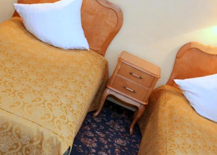 Dedek Park - Historyczny Dworek W Pieknym Parku Skaryszewskim Obok Stadionu Narodowego 3*