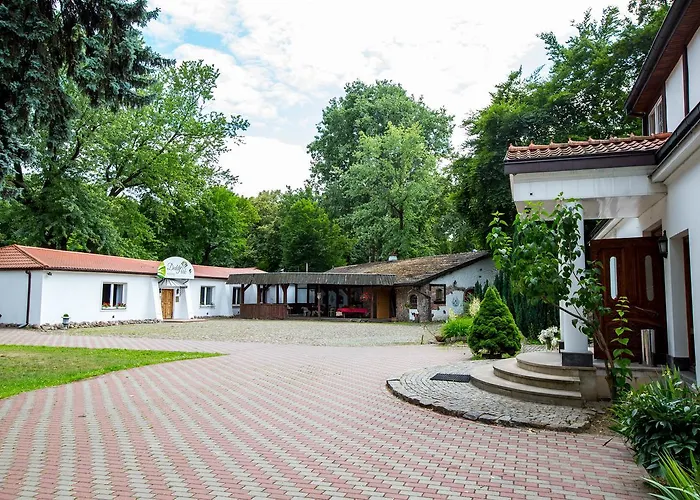 Dedek Park - Historyczny Dworek W Pieknym Parku Skaryszewskim Obok Stadionu Narodowego Варшава