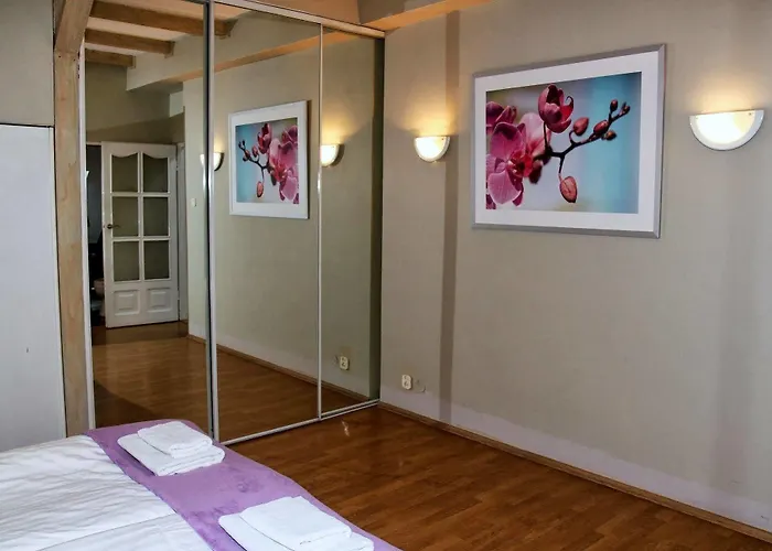 Dedek Park - Historyczny Dworek W Pieknym Parku Skaryszewskim Obok Stadionu Narodowego Апарт-отель 3*