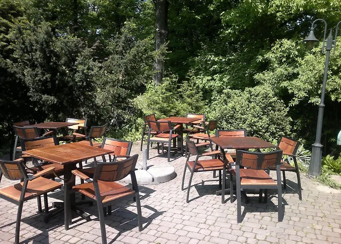 Dedek Park - Historyczny Dworek W Pieknym Parku Skaryszewskim Obok Stadionu Narodowego 3*