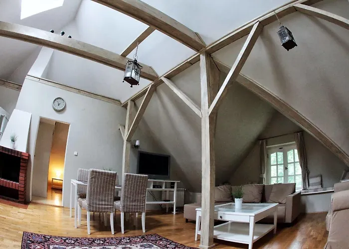 شقة فندقية Dedek Park - Historyczny Dworek W Pieknym Parku Skaryszewskim Obok Stadionu Narodowego وارسو