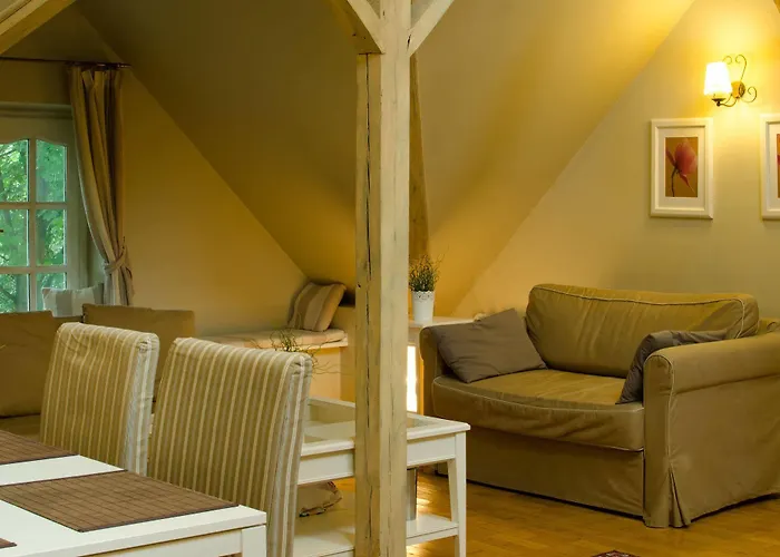 Dedek Park - Historyczny Dworek W Pieknym Parku Skaryszewskim Obok Stadionu Narodowego 3*