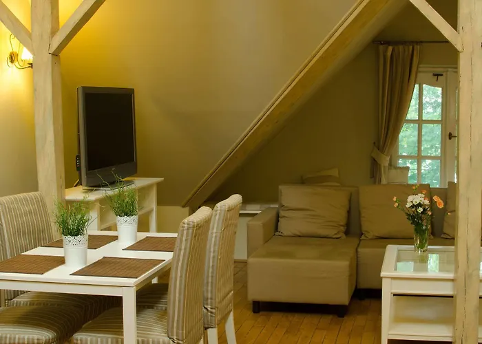 Dedek Park - Historyczny Dworek W Pieknym Parku Skaryszewskim Obok Stadionu Narodowego Варшава