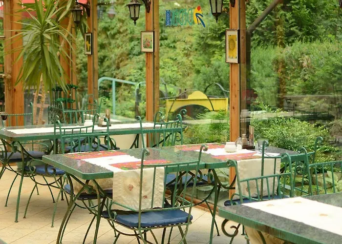 Dedek Park - Historyczny Dworek W Pieknym Parku Skaryszewskim Obok Stadionu Narodowego Aparthotel 3*