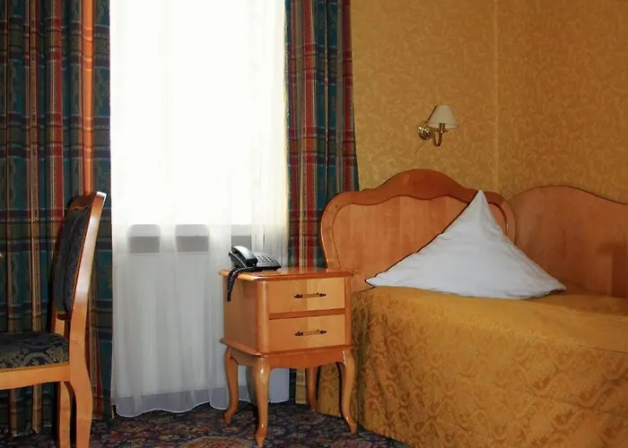 Dedek Park - Historyczny Dworek W Pieknym Parku Skaryszewskim Obok Stadionu Narodowego 3*