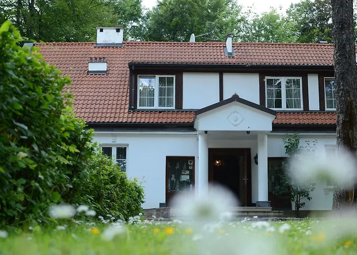 Dedek Park - Historyczny Dworek W Pieknym Parku Skaryszewskim Obok Stadionu Narodowego
