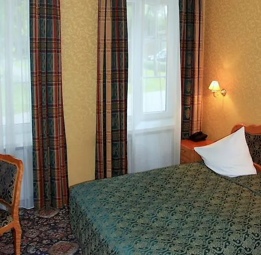 Апарт-отель Dedek Park - Historyczny Dworek W Pieknym Parku Skaryszewskim Obok Stadionu Narodowego Варшава