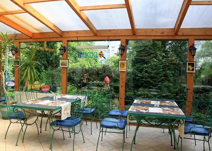 Dedek Park - Historyczny Dworek W Pieknym Parku Skaryszewskim Obok Stadionu Narodowego 3*