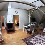 Dedek Park - Historyczny Dworek W Pieknym Parku Skaryszewskim Obok Stadionu Narodowego 3*