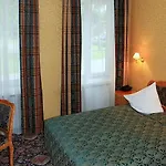 Aparthotel Dedek Park - Historyczny Dworek W Pieknym Parku Skaryszewskim Obok Stadionu Narodowego Varsavia